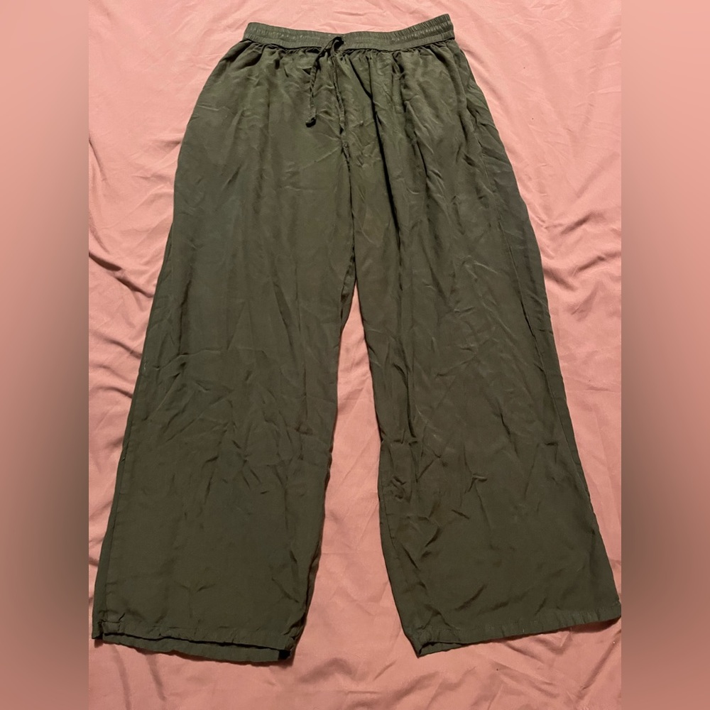 Deep green wide leg flowy pants